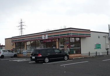 コンビニ　セブンイレブン下越吉田法花堂店（コンビニ）まで300m