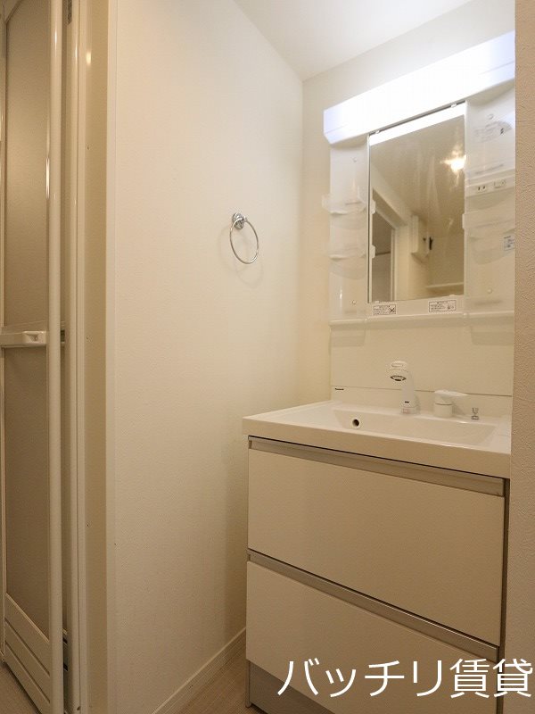 洗面設備　画像は同型タイプの為現状を優先致します。