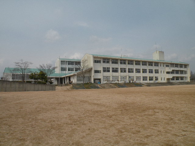 中学校　けやき台中学校（中学校）まで2821m