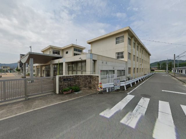 小学校　たつの市立半田小学校（小学校）まで2080m