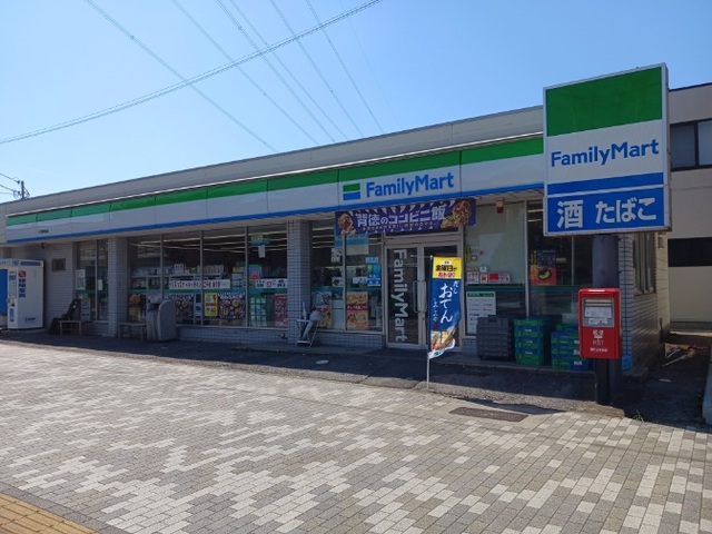 コンビニ　ファミリーマート小室駅前店（コンビニ）まで450m