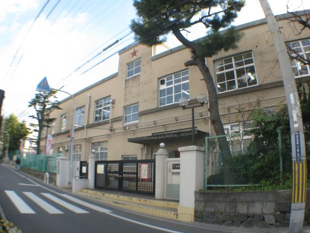 小学校　石切小学校（小学校）まで570m