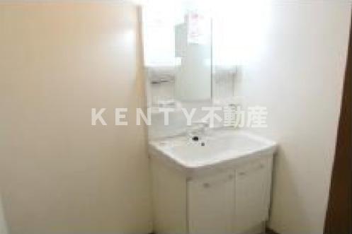 洗面設備　スペースが確保できる洗面所です