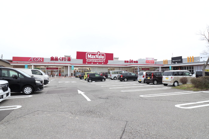 ショッピングセンター　イオンタウン金沢駅西本町（ショッピングセンター）まで775m