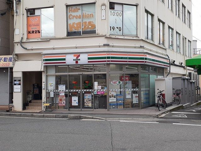 コンビニ　セブンイレブン古市駅前店様（コンビニ）まで676m