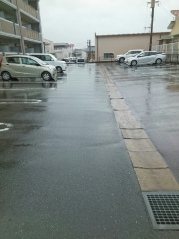 駐車場　車をお持ちの方に嬉しい駐車場付きの物件です