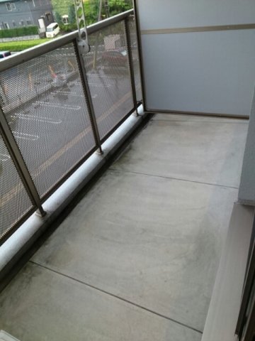 バルコニー　バルコニーからの眺めを楽しみながら食事をしませんか