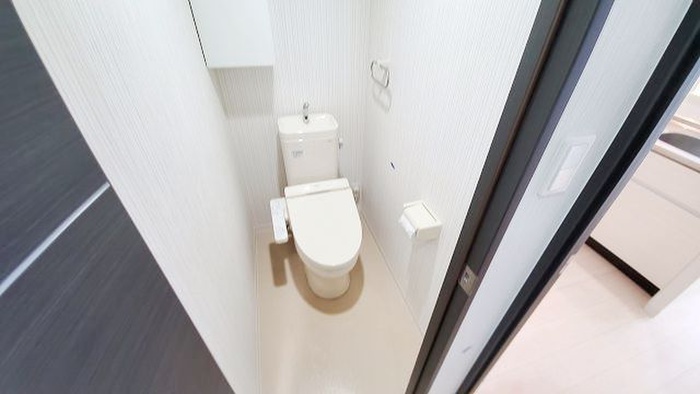 トイレ　※写真は同型タイプ、現況優先。