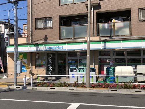 コンビニ　ファミリーマート 志村駅前通り店（コンビニ）まで7m