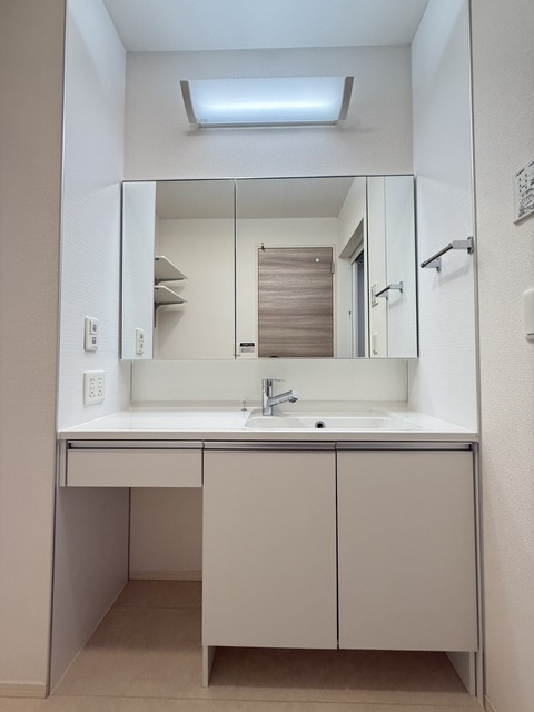 洗面設備　別部屋参考写真です