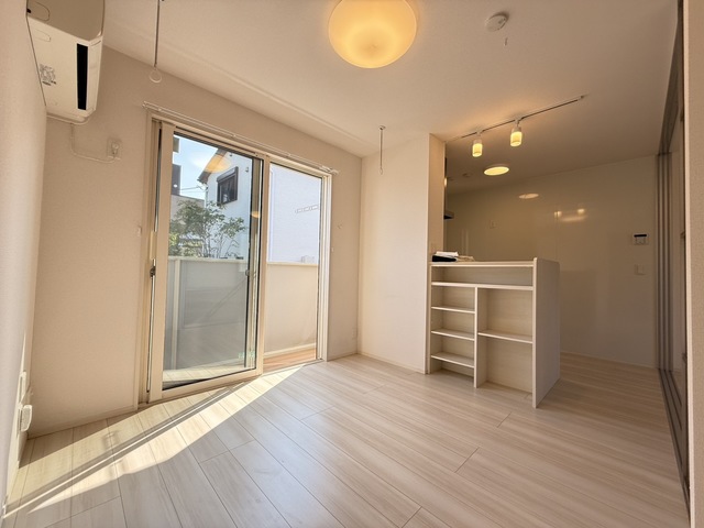 居室・リビング　別部屋参考写真です