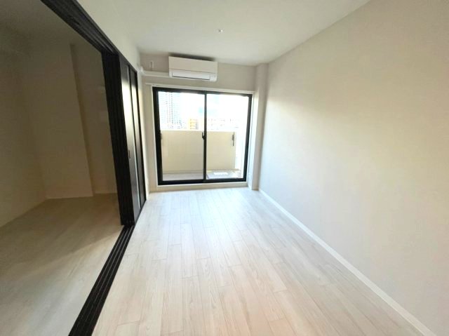 居室・リビング　同間取り反転タイプを表示しています