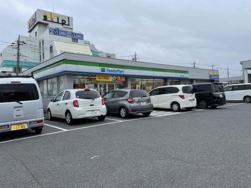 コンビニ　ファミリーマート 千葉都町三丁目店（コンビニ）まで186m