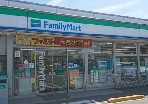 コンビニ　ファミリーマート 世田谷松葉通り店（コンビニ）まで62m