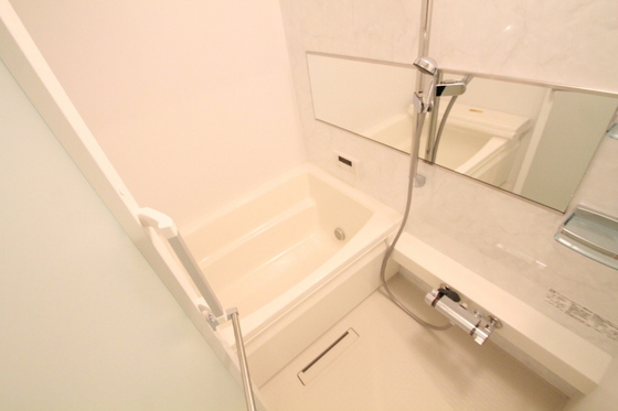 バス・シャワールーム　※別部屋の写真です。