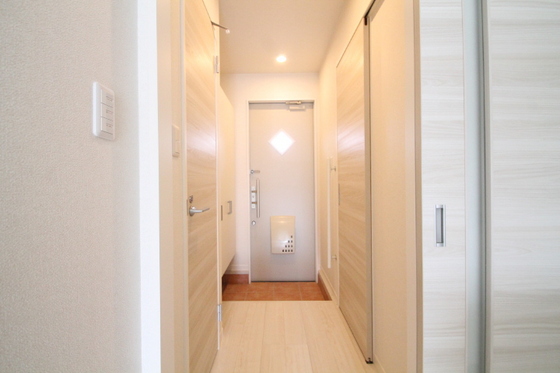 玄関　※別部屋の写真です。