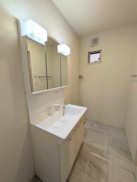 洗面設備　☆便利な独立洗面台