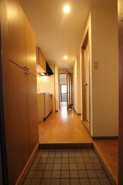 玄関　同物件別号室のものです。