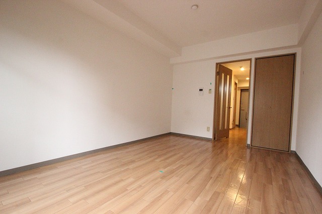 居室・リビング　同物件別号室のものです。