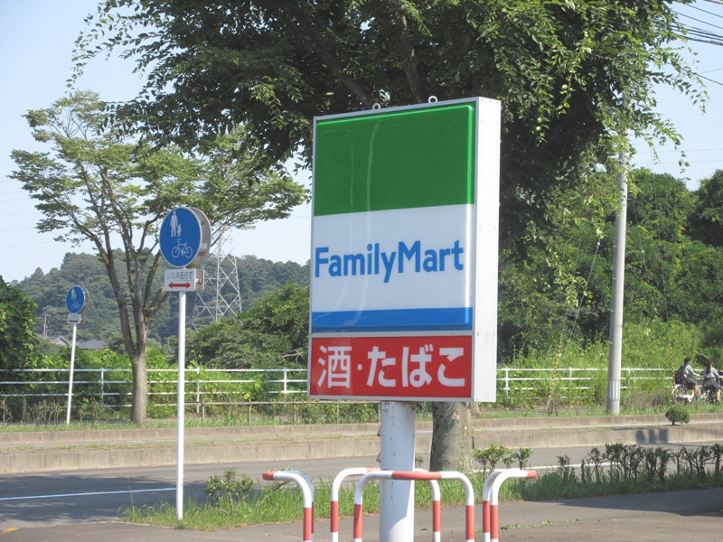 コンビニ　ファミリーマート七北田公園前店（コンビニ）まで351m