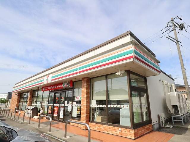 コンビニ　セブンイレブン（コンビニ）まで777m
