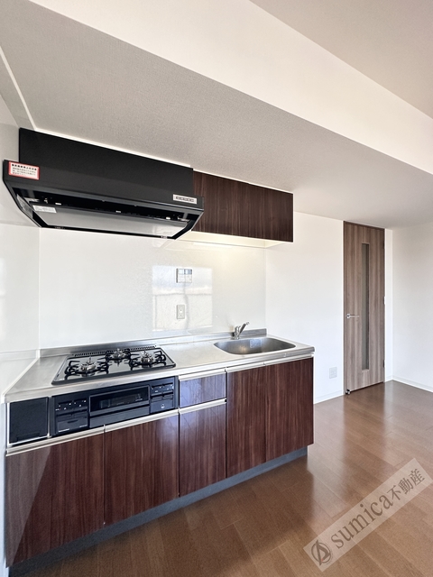 キッチン　３口ガスコンロ完備♪