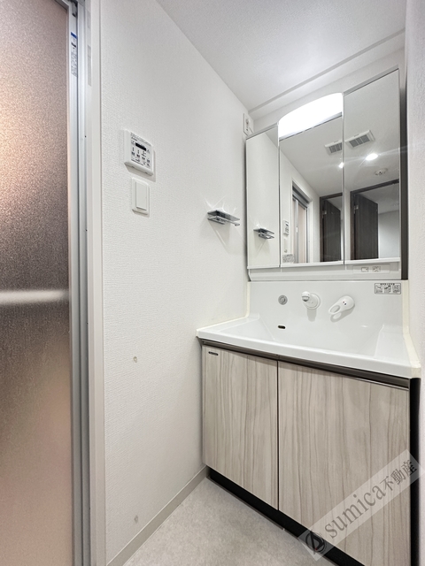 洗面設備　三面鏡付洗面♪