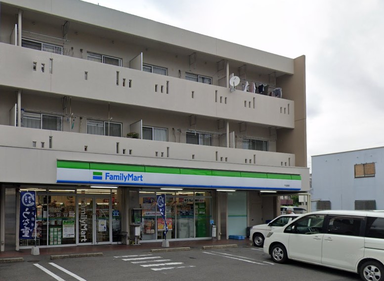コンビニ　ファミリーマート 千成通店（コンビニ）まで955m