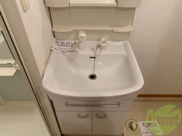洗面設備　朝の支度ができる、洗面台も付いておりますね