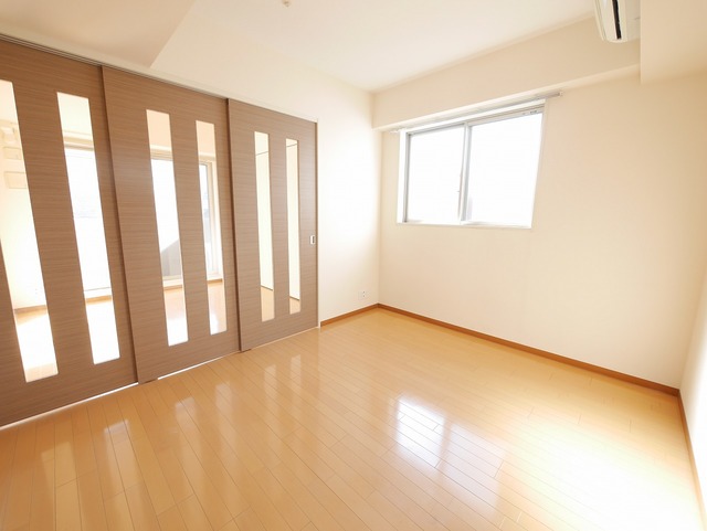 居室・リビング　南向きの明るいお部屋です