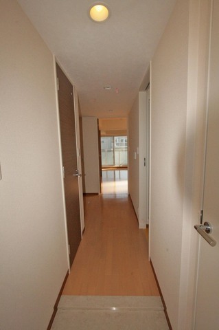 玄関　玄関からダイニングまでの通路