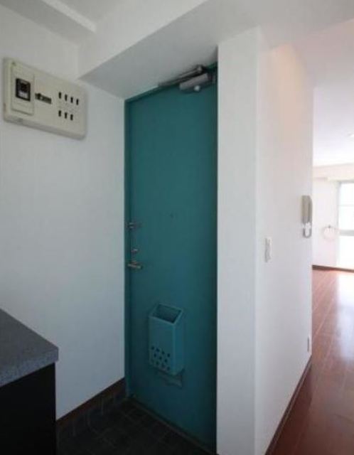 玄関　※別部屋参考写真