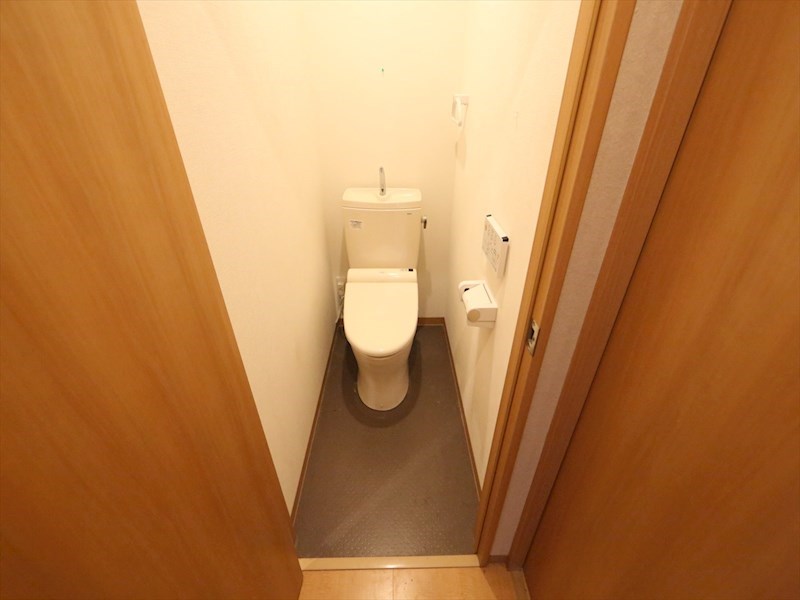 トイレ　温水洗浄暖房便座付トイレ