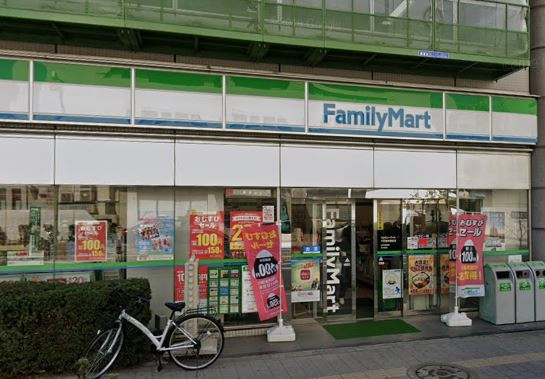 コンビニ　ファミリーマート 千住警察署前店（コンビニ）まで678m