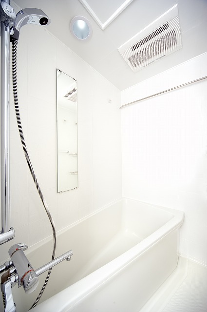 バス・シャワールーム　浴室乾燥機つき！除湿と防カビに役立ちます☆