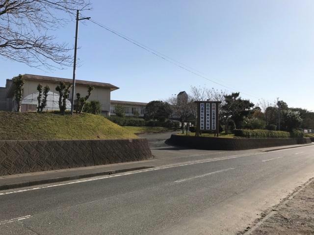 中学校　鹿屋市立鹿屋東中学校（中学校）まで447m