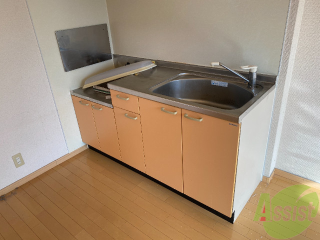 キッチン　シンプルなキッチンは自分好みにアレンジ頂けますね。