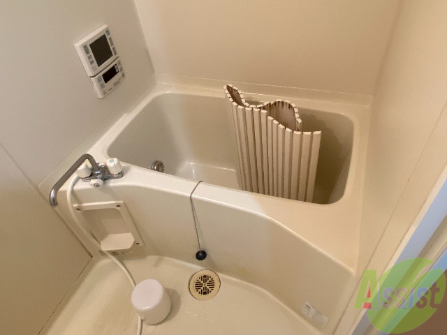 バス・シャワールーム　浴室です。バスタブが広くてゆったりできます。