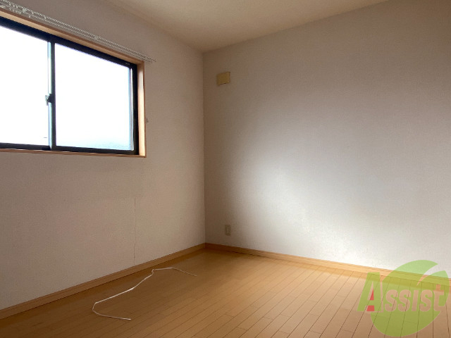 その他部屋・スペース　こちらは６帖の洋室です。広々として綺麗ですね。