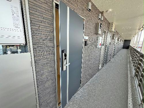 玄関　同タイプの写真になります。