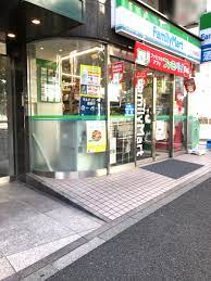 コンビニ　ファミリーマート代々木駅西店（コンビニ）まで202m