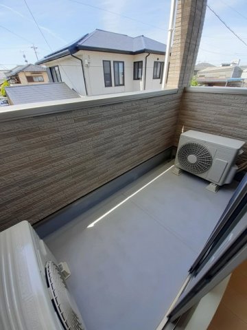 バルコニー　暖かな日差しのふりそそぐバルコニー