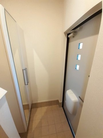 玄関　収納もある玄関です