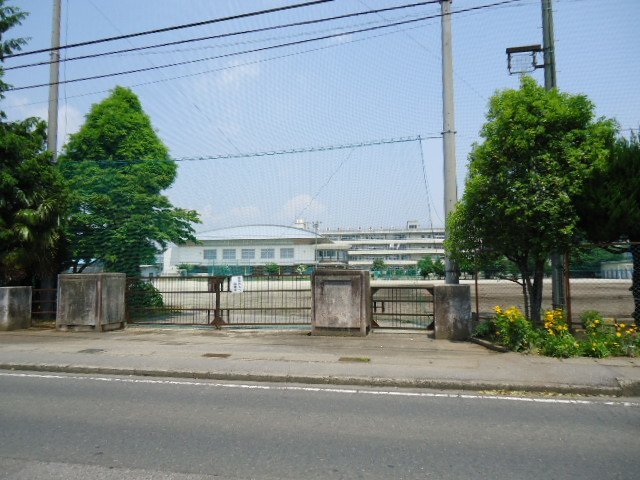 中学校　太田市立西中学校（中学校）まで2091m