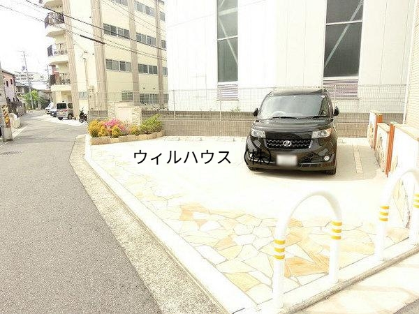 駐車場　敷地内駐車場！