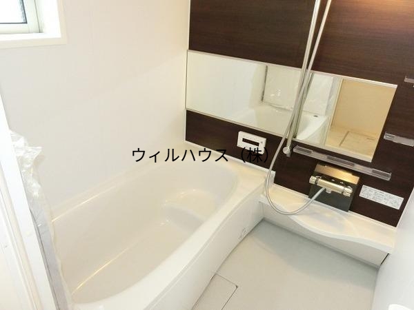 バス・シャワールーム　浴室乾燥機、追い焚き機能付きバス！