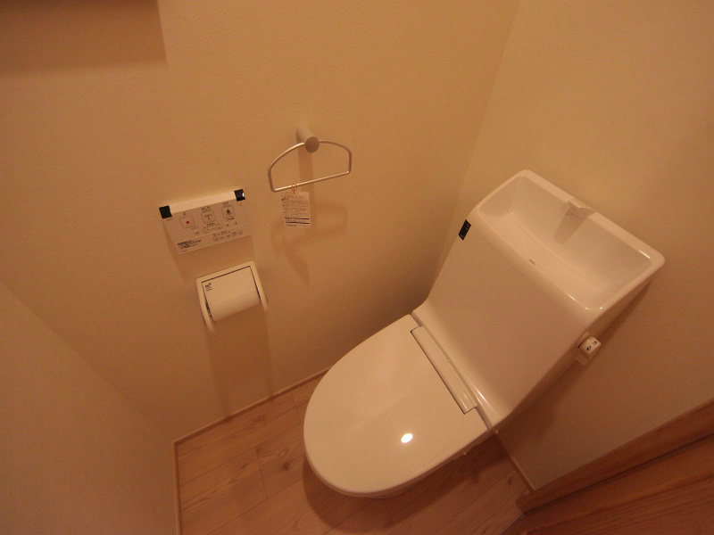 トイレ　温水洗浄暖房便座付トイレ