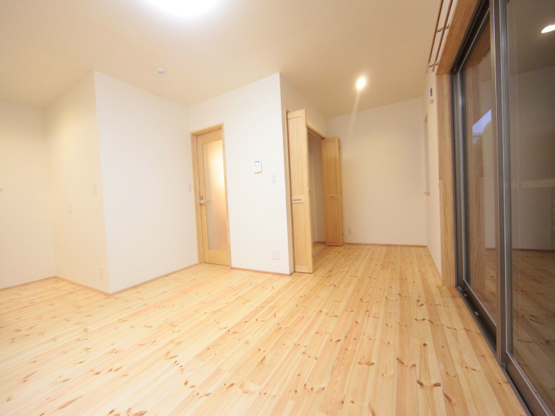 バルコニー　洋室11.8帖　南面バルコニー　エアコン付　クローゼット付