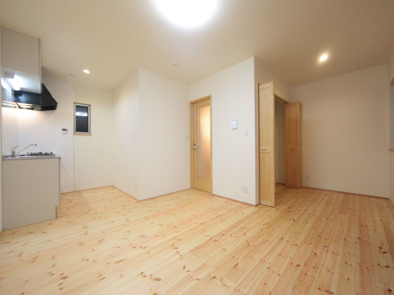 居室・リビング　洋室11.8帖　クローゼット付（収納充実してます）