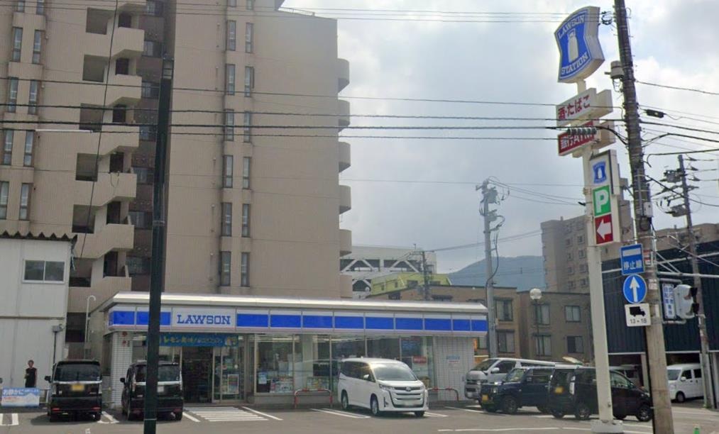 コンビニ　ローソン札幌南9条西八丁目店（コンビニ）まで118m